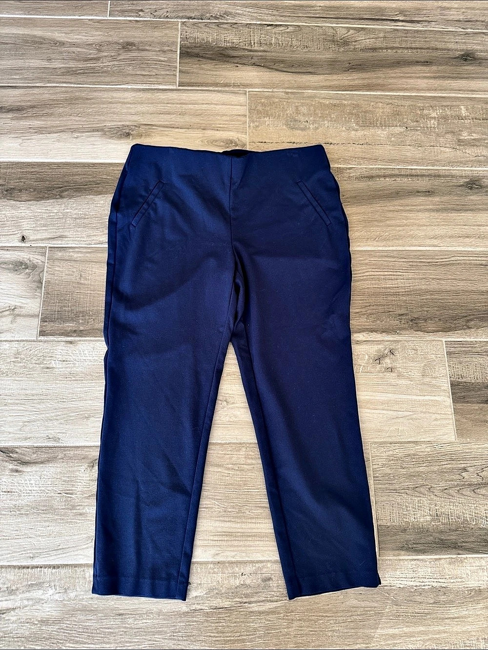 Chico's 2.5 14 Fabulously Slimming Pull-On Ankle Pants